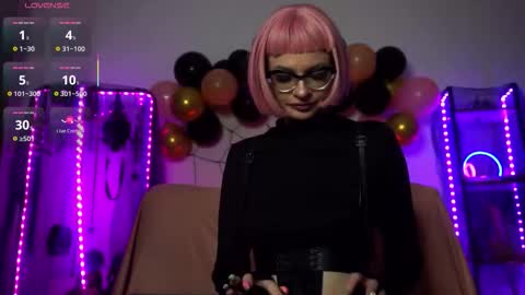 Snapshot of cyberxgoddess_ chatting on 10-25-25, 11:43 Lily Goddess online show from 10-25-25, 11:43