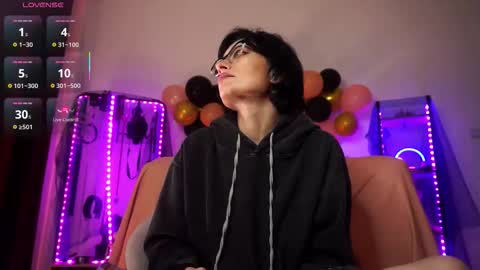 Snapshot of cyberxgoddess_ chatting on 10-30-25, 08:05 Lily Goddess online show from 10-30-25, 08:05