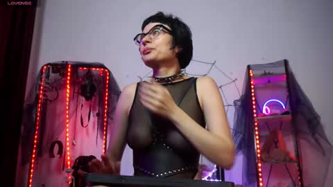 Snapshot of cyberxgoddess_ chatting on 11-09-25, 03:27 Lily Goddess online show from 11-09-25, 03:27