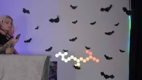 Snapshot of cyberzoe chatting on 10-22-25, 05:02 cyber zoe online show from 10-22-25, 05:02