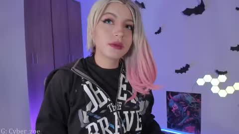 Snapshot of cyberzoe chatting on 10-28-25, 10:41 cyber zoe online show from 10-28-25, 10:41