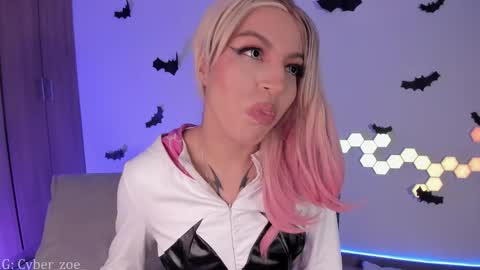 Snapshot of cyberzoe chatting on 10-29-25, 12:46 cyber zoe online show from 10-29-25, 12:46