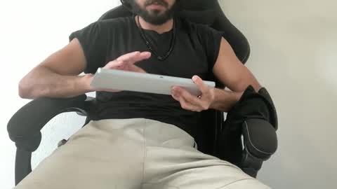 Snapshot of cylusx chatting on 04-25-26, 10:18 Cylus X online show from 04-25-26, 10:18