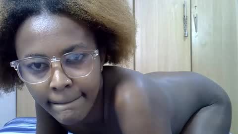 Snapshot of cynazy chatting on 09-18-25, 09:00 cynazy online show from 09-18-25, 09:00