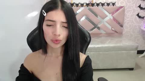 CINTIA ARAUJO online show from 10-28-25, 03:43