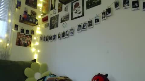 Snapshot of cypresskneez chatting on 05-15-26, 02:13 cypresskneez online show from 05-15-26, 02:13