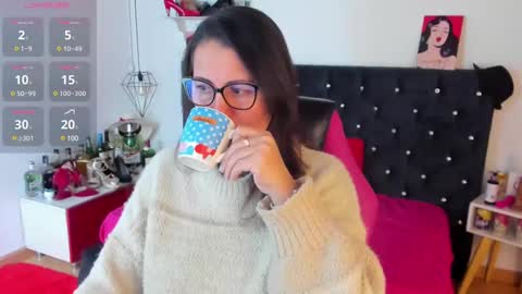 Mia  online show from 03-06-25, 12:41