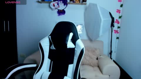 Ailyn  online show from 12-14-25, 11:42