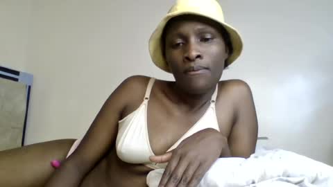 Snapshot of daddies_lover chatting on 06-20-26, 06:44 Goddess online show from 06-20-26, 06:44