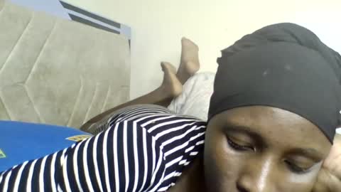 Snapshot of daddies_lover chatting on 06-25-26, 05:12 Goddess online show from 06-25-26, 05:12