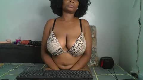Snapshot of daddies_toy1 chatting on 09-26-25, 09:30 daddyiestoy online show from 09-26-25, 09:30