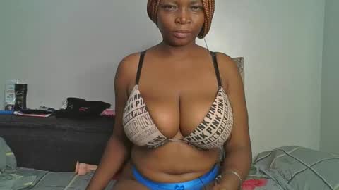 Snapshot of daddies_toy1 chatting on 10-18-25, 02:47 daddyiestoy online show from 10-18-25, 02:47