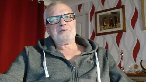 Brian ... online show from 10-09-25, 08:07