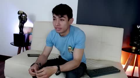 Snapshot of daddy_juancho82 chatting on 05-25-26, 11:27 juancho online show from 05-25-26, 11:27