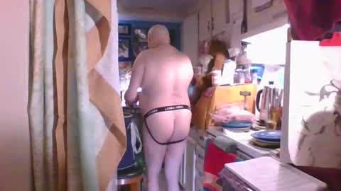 Snapshot of daddycubbyhubby chatting on 03-10-26, 09:36 Daddy online show from 03-10-26, 09:36