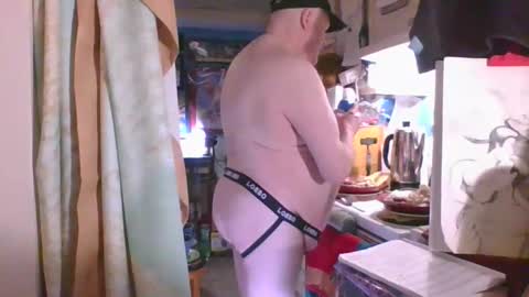 Snapshot of daddycubbyhubby chatting on 03-18-26, 06:11 Daddy online show from 03-18-26, 06:11