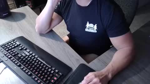 Snapshot of daddydilf4you chatting on 01-16-26, 04:38 daddydilf4you online show from 01-16-26, 04:38