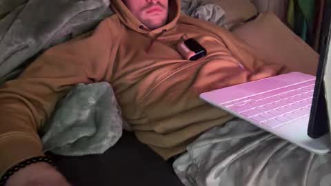 Snapshot of daddydoesit69 chatting on 10-26-25, 02:28 Leo online show from 10-26-25, 02:28