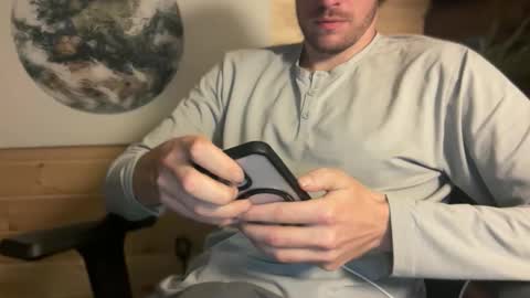 Snapshot of daddydoesit69 chatting on 11-18-25, 05:39 Leo online show from 11-18-25, 05:39