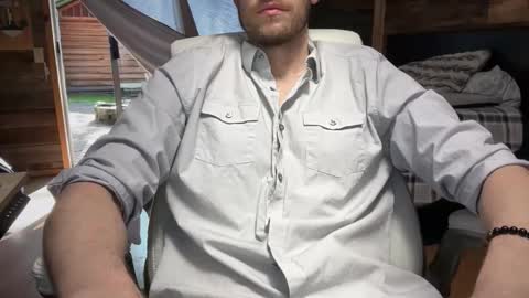 Snapshot of daddydoesit69 chatting on 04-04-26, 09:45 Leo online show from 04-04-26, 09:45