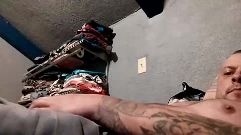 Snapshot of daddymike008 chatting on 12-20-25, 06:26 daddymike008 online show from 12-20-25, 06:26