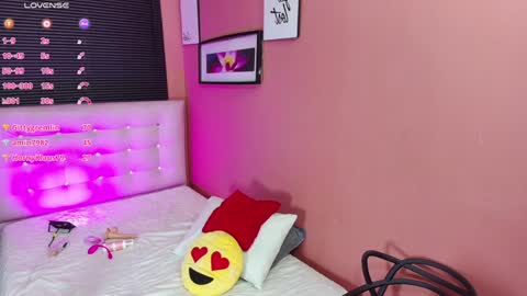 Snapshot of daddys_little_princesss chatting on 01-22-25, 02:48 Antonella online show from 01-22-25, 02:48