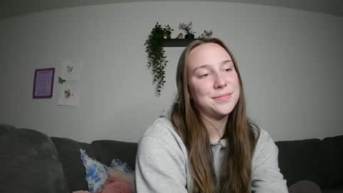 Snapshot of daddysssgoodgirl chatting on 05-18-26, 01:06 daddys good girl online show from 05-18-26, 01:06