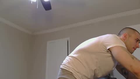 Snapshot of daddywassuppp4 chatting on 05-05-26, 04:53 Jon online show from 05-05-26, 04:53