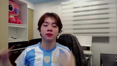 Snapshot of dae_lune chatting on 02-17-26, 04:20 dae_lune online show from 02-17-26, 04:20