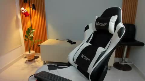 Snapshot of dafboy_ chatting on 12-02-24, 12:51 Allan Daf online show from 12-02-24, 12:51