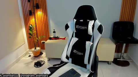 Snapshot of dafboy_ chatting on 02-18-25, 01:33 Allan Daf online show from 02-18-25, 01:33