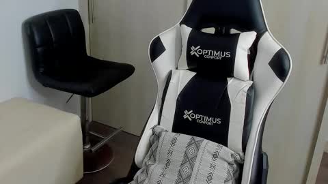 Snapshot of dafboy_ chatting on 11-04-25, 02:43 Allan Daf online show from 11-04-25, 02:43