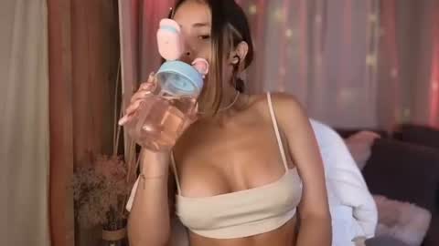 Snapshot of dafne_shark chatting on 06-18-26, 01:39 LORENA online show from 06-18-26, 01:39