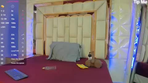 Dafnee online show from 11-26-25, 11:55