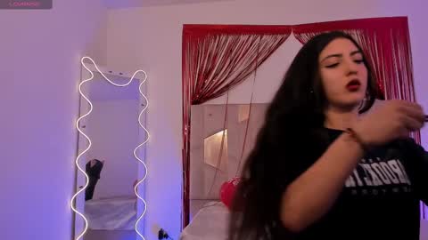 Snapshot of dahia_tay chatting on 02-16-25, 03:04 dahia online show from 02-16-25, 03:04