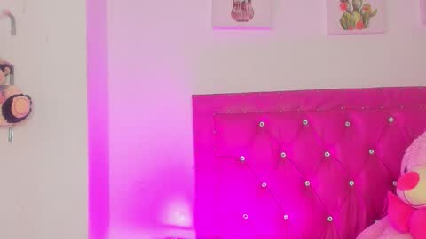 Snapshot of dahiangomezz chatting on 02-12-26, 06:25 online show from 02-12-26, 06:25