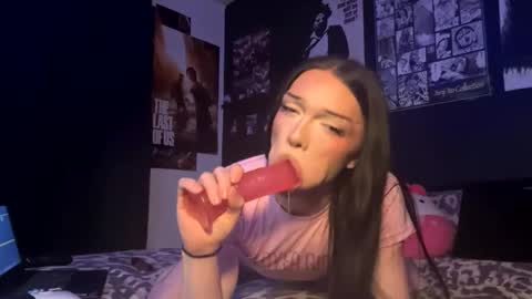 Snapshot of dahlia_adore chatting on 01-15-26, 12:26 dahlia_adore online show from 01-15-26, 12:26