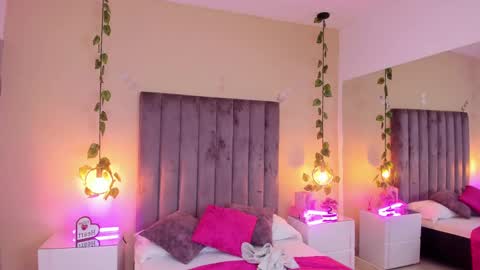 Dahlia online show from 09-24-25, 08:01