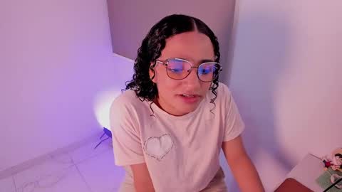 Snapshot of dahliabrowniee chatting on 03-11-25, 10:53 Dahli online show from 03-11-25, 10:53