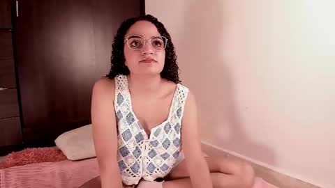 Snapshot of dahliabrowniee chatting on 09-20-25, 08:32 Dahli online show from 09-20-25, 08:32