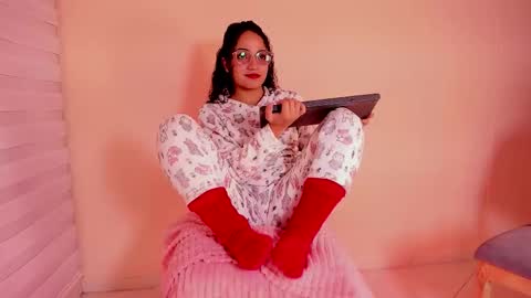 Snapshot of dahliabrowniee chatting on 11-08-25, 07:30 Dahli online show from 11-08-25, 07:30