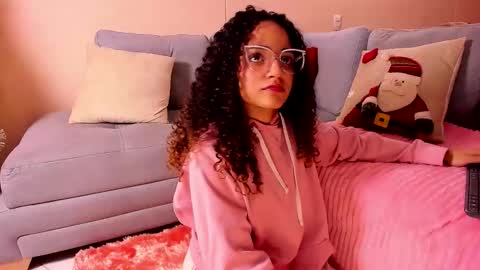 Snapshot of dahliabrowniee chatting on 12-17-25, 04:29 Dahli online show from 12-17-25, 04:29