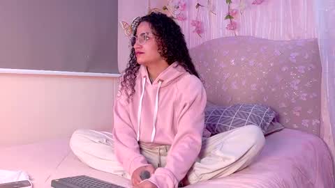 Snapshot of dahliabrowniee chatting on 02-21-26, 04:24 Dahli online show from 02-21-26, 04:24