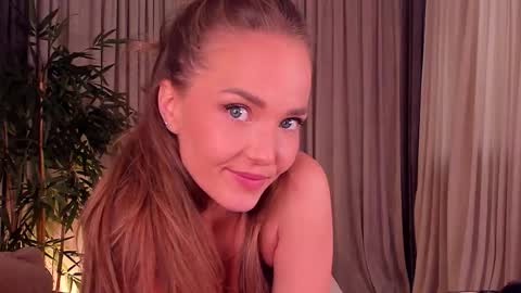 Snapshot of dahraveyne chatting on 01-06-26, 11:14 Deea online show from 01-06-26, 11:14