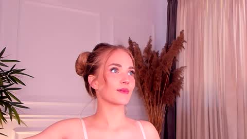 Snapshot of dahraveyne chatting on 03-10-26, 07:46 Deea online show from 03-10-26, 07:46