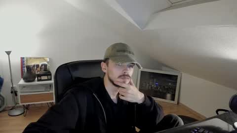 Snapshot of daimon_hall chatting on 10-29-25, 02:03 Daimon online show from 10-29-25, 02:03