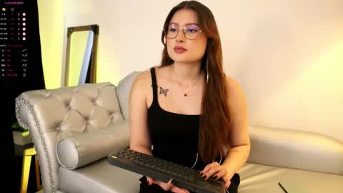 Lauren            online show from 10-21-25, 01:56