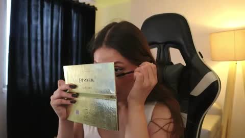 Lauren            online show from 10-29-25, 03:25