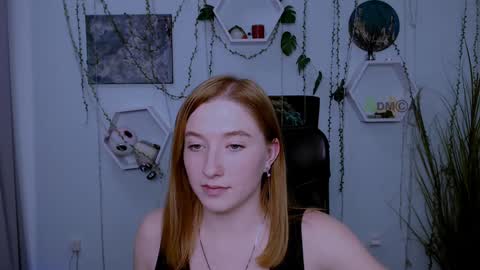 Little Di online show from 01-25-25, 02:58