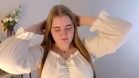 Snapshot of daisy_connor chatting on 08-06-26, 10:17 Mia online show from 08-06-26, 10:17
